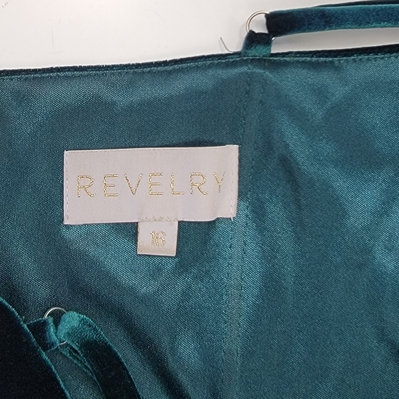 Revelry Velvet Formal Gown Classic Emerald - 16 - Picture 9 of 9